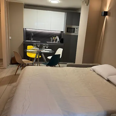 Appartamento Proche De La *